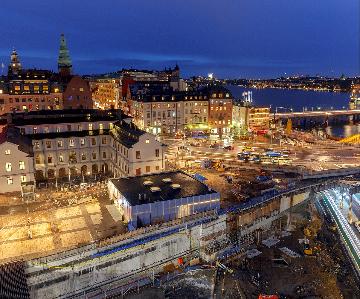 Närbild på sorterat krossmaterial och återvunnen jord